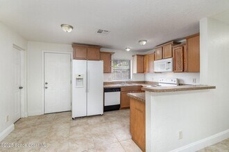 589 Clarke St in Cocoa, FL - Building Photo - Building Photo