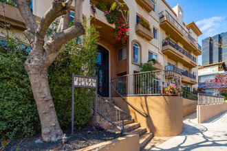 1255 Federal Ave in Los Angeles, CA - Foto de edificio - Building Photo