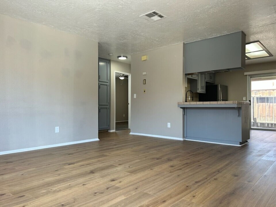 1001 W Perdew Ave in Ridgecrest, CA - Building Photo