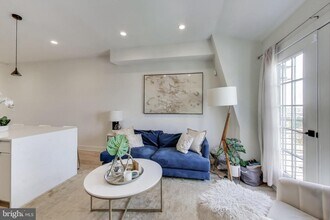 1011 18th St NE in Washington, DC - Building Photo - Building Photo