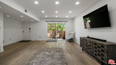 13229 Fiji Way in Marina Del Rey, CA - Building Photo - Building Photo