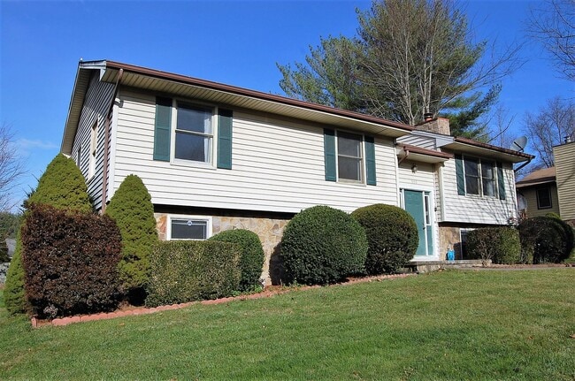 505 Woodbine Dr in Blacksburg, VA - Foto de edificio - Building Photo
