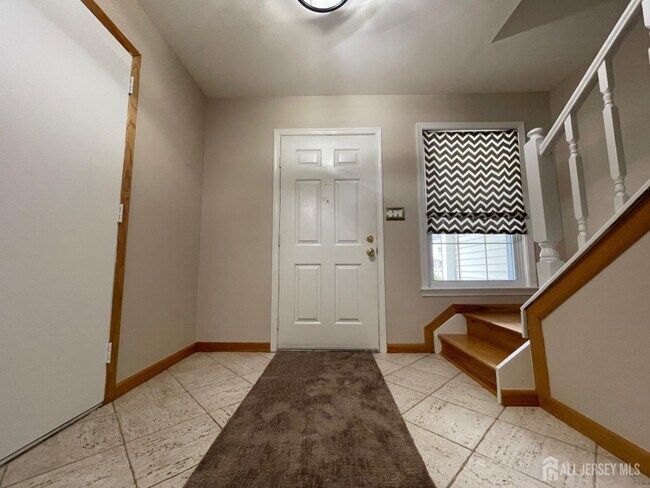 8 Killington Ct in Old Bridge, NJ - Building Photo - Building Photo