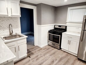 102 Sampson St, Unit Lower in Jamestown, NY - Foto de edificio - Building Photo