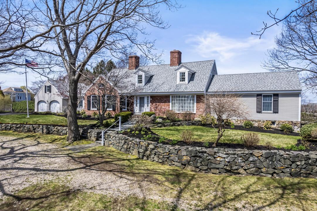 20 Roaring Rock Rd in York, ME - Building Photo