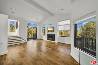 3026 Passmore Dr in Los Angeles, CA - Building Photo - Building Photo