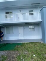 1255 W 49th St, Unit 102 in Hialeah, FL - Building Photo