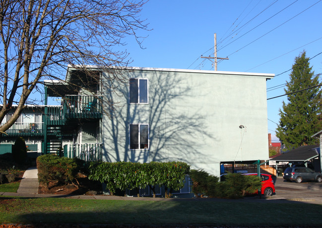 Andrew Barrett Apartments in Tacoma, WA - Building Photo - Building Photo