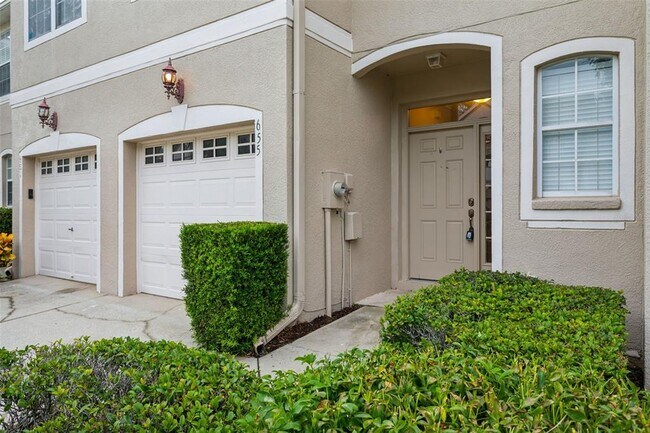 655 Vallance Way NE in St. Petersburg, FL - Building Photo - Building Photo
