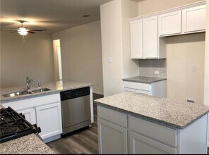 4002 Bighorn Dr in Heartland, TX - Foto de edificio - Building Photo