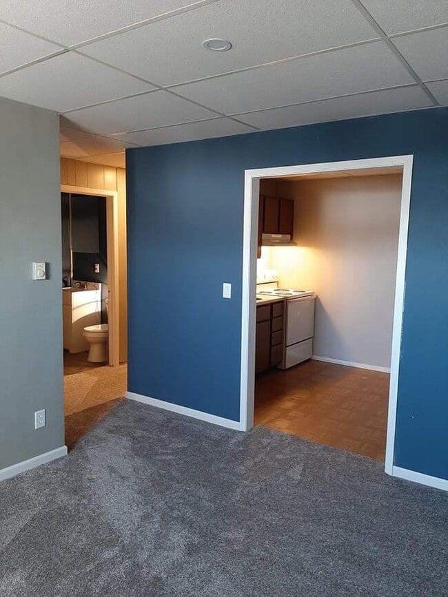 property at 435 S Broadway St