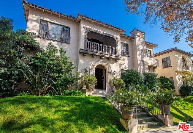 126 N Sycamore Ave in Los Angeles, CA - Building Photo - Building Photo