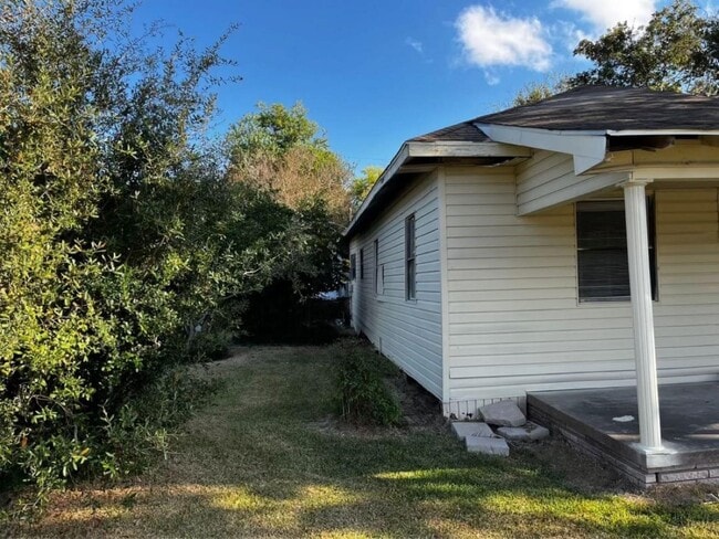 property at 1648 W Rev Dr Ransom Howard St