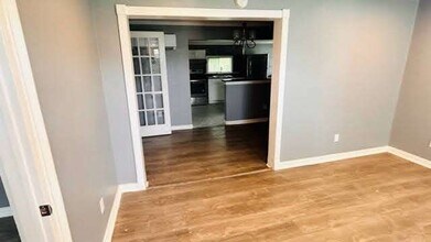 7110 Stewart St in Hitchcock, TX - Building Photo - Building Photo