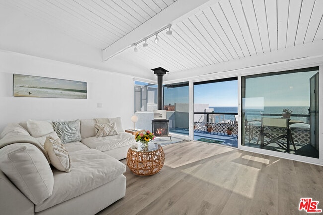 25154 Malibu Rd in Malibu, CA - Building Photo - Building Photo