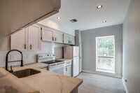 9025 Rue Cambon St photo'