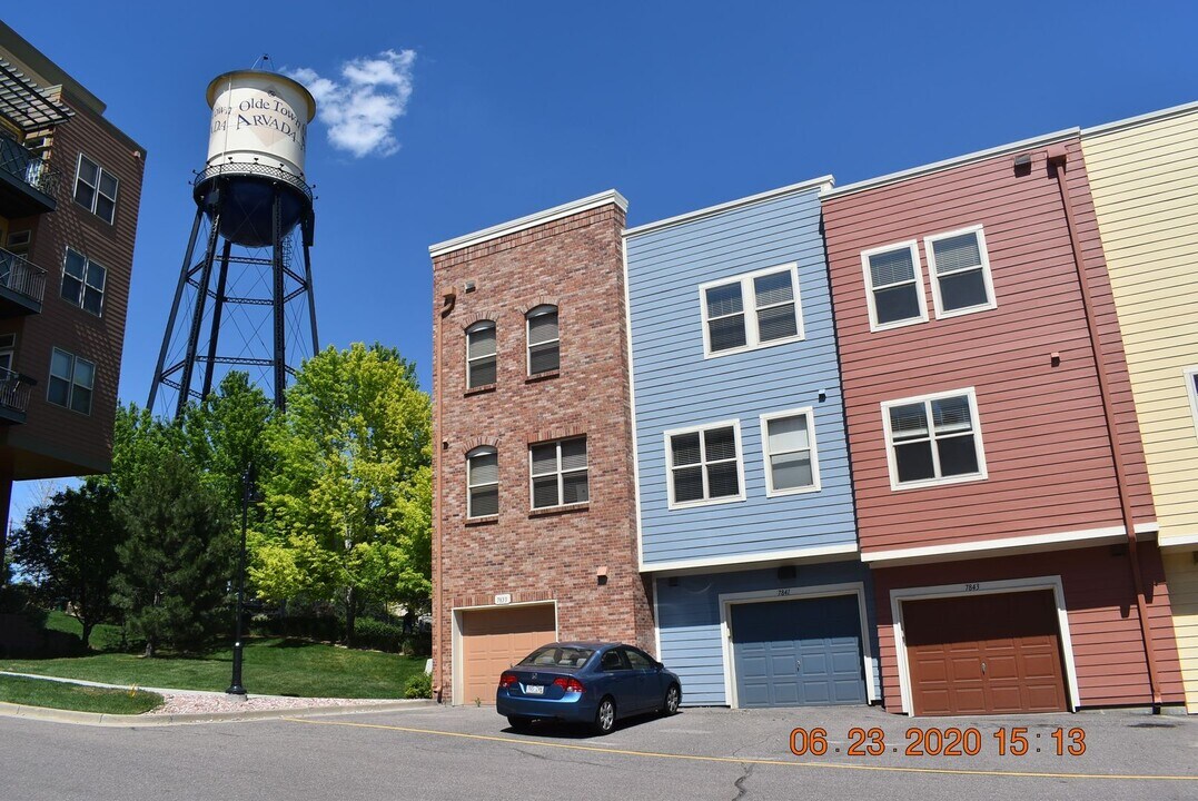 7843 W 55th Ave in Arvada, CO - Building Photo
