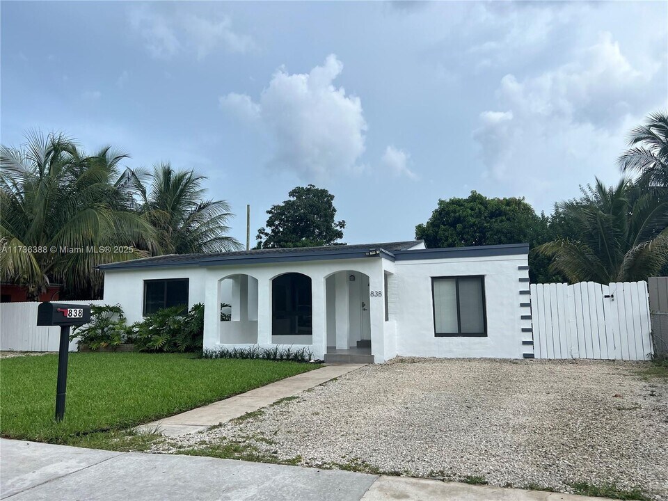 838 NW 147th St in Miami, FL - Building Photo