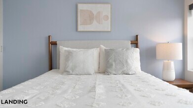 1922 W Ogden Ave, Unit 909 in Chicago, IL - Building Photo - Building Photo