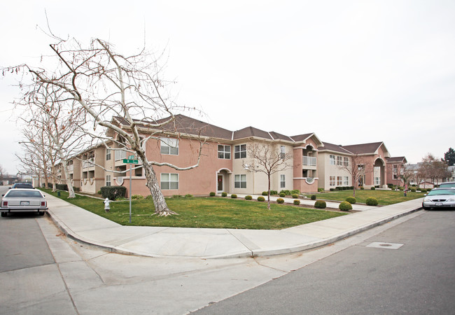 Park Place Senior in Bakersfield, CA - Building Photo - Building Photo