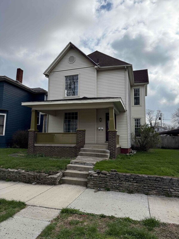 property at 415 S 13th St