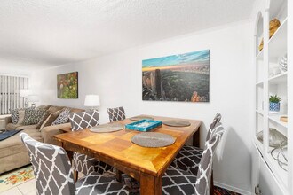 2490 SW 14th Dr in Gainesville, FL - Building Photo - Building Photo