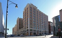Building Photo - East 9 At Pickwick Plaza Apartments in Kansas City, Missouri