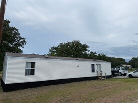 387 Basin Rd in Ardmore, OK - Building Photo