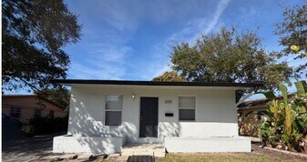 2005 Dock St in West Palm Beach, FL - Building Photo