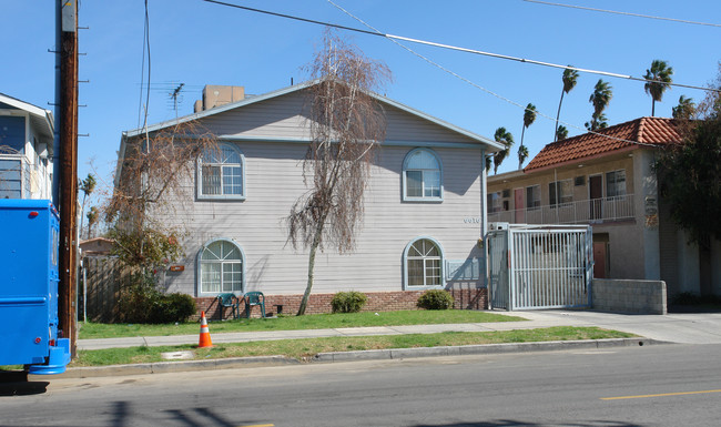 6616 Sylmar Ave in Van Nuys, CA - Foto de edificio - Building Photo