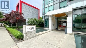 6658 Dow Ave in Burnaby, BC - Building Photo
