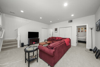 650 N Green St, Unit 1 in Chicago, IL - Building Photo - Building Photo