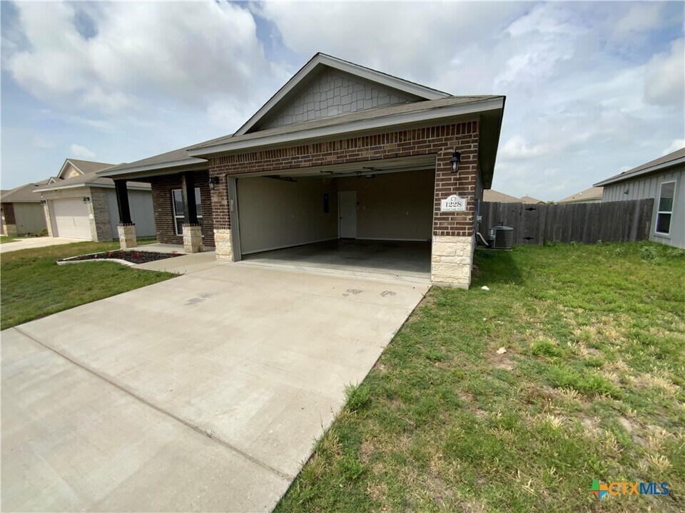 1228 Grand Oak Trl in Temple, TX - Building Photo