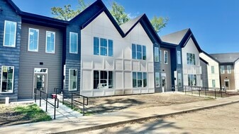 Park Indy Rowhomes! in Des Moines, IA - Building Photo