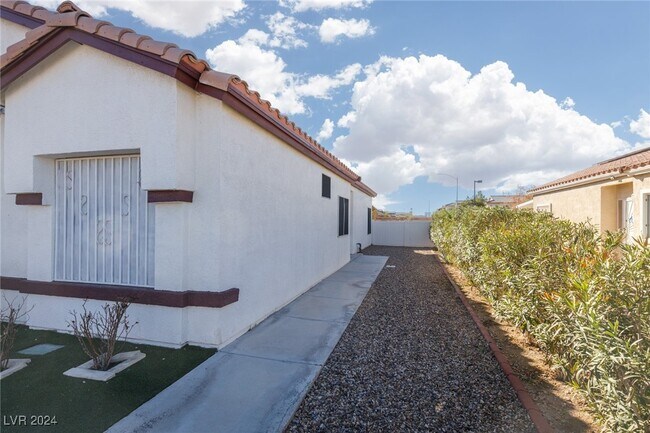 1209 Star Meadow Dr in North Las Vegas, NV - Foto de edificio - Building Photo