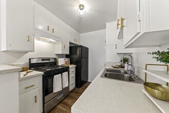 Monroe Manor in Santa Monica, CA - Building Photo - Building Photo