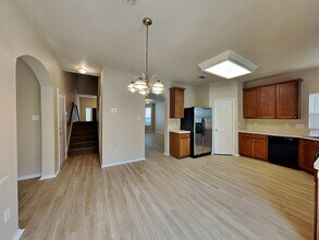 8213 Cedarcrest Ln in Fort Worth, TX - Foto de edificio - Building Photo