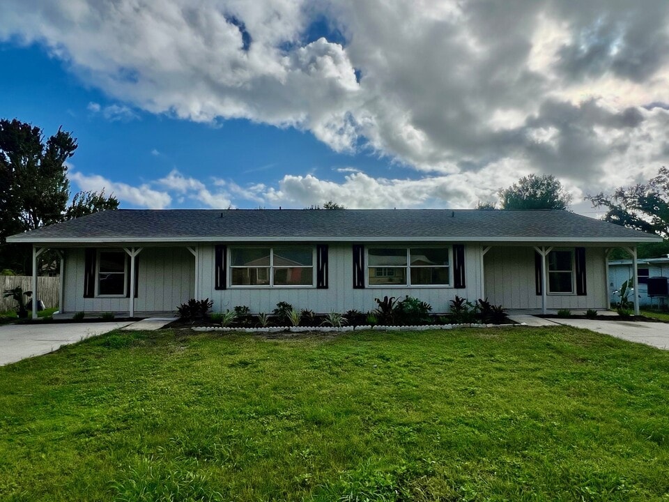 520 Lafayette St in Port Orange, FL - Building Photo