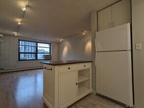 429 W Wellington Ave, Unit 13A in Chicago, IL - Building Photo - Building Photo