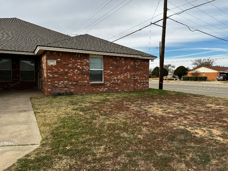 533 N Clinton Ave in Lubbock, TX - Building Photo