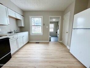 6520 Miles Ave in Louisville, KY - Building Photo - Building Photo