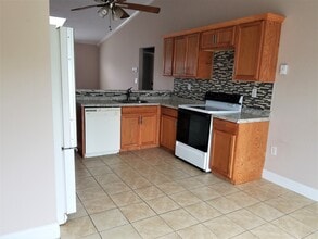 89 Coleman St, Unit 531 in West Haven, CT - Foto de edificio - Building Photo