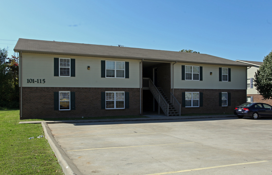 Newton Place in Oak Grove, KY - Building Photo