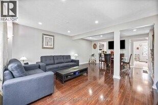 3073 Ireson Ct in Mississauga, ON - Building Photo