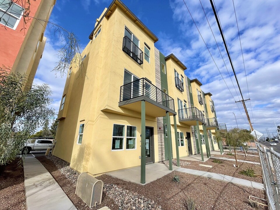 Stone View on Horne in Mesa, AZ - Building Photo