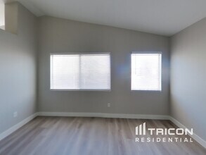 9224 Isle Pointe Ct in Las Vegas, NV - Building Photo - Building Photo