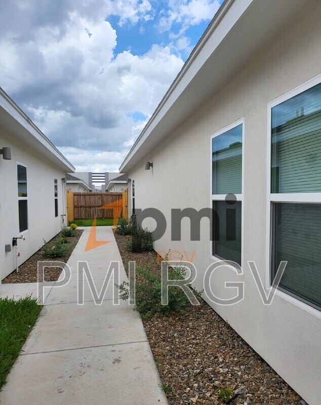 3101 W Kenwood St in Edinburg, TX - Building Photo - Building Photo