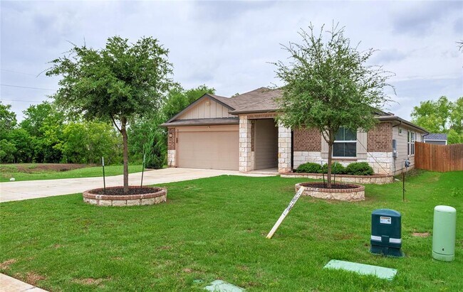 101 Rochester Ln in Hutto, TX - Foto de edificio - Building Photo