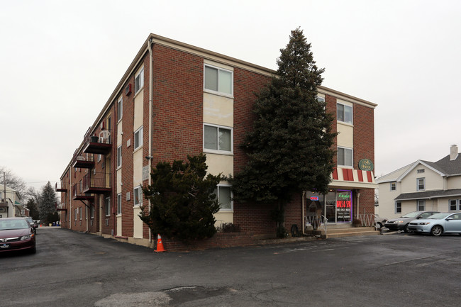 Holly House in Havertown, PA - Building Photo - Building Photo
