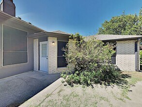 7118 Crapemyrtle Dr in Corpus Christi, TX - Building Photo - Building Photo